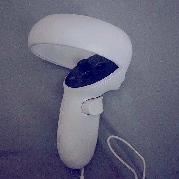 Oculus quest 2 is a vr (virtual reality) headset - Picture 3 of 4